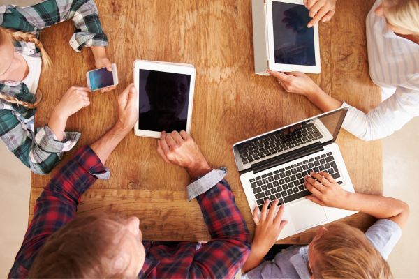 Vivir sin cobertura: crianza sin pantallas y presencia familiar